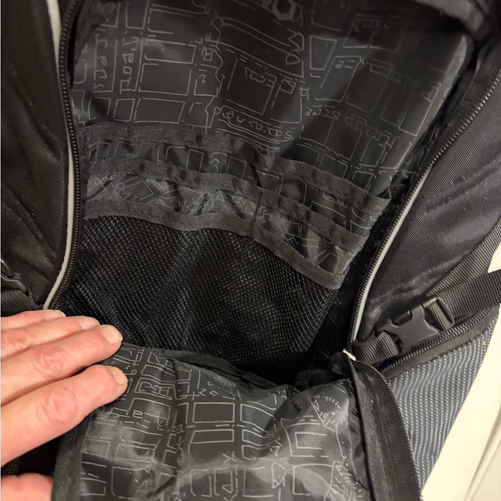 Black Adult Backpack new without tags - Picture 2 of 14